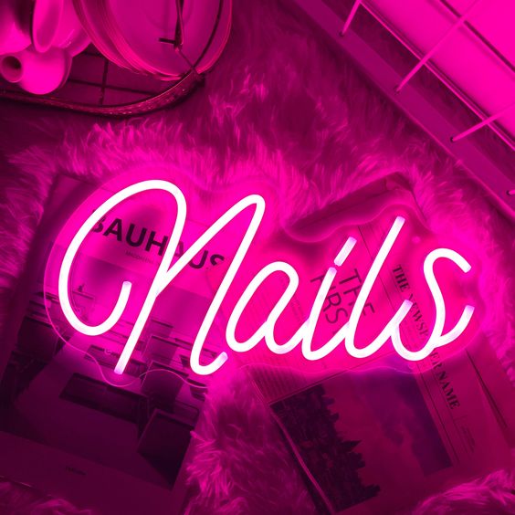 061 | Neon Nails / Lashes / Beauty / Selfie / Love