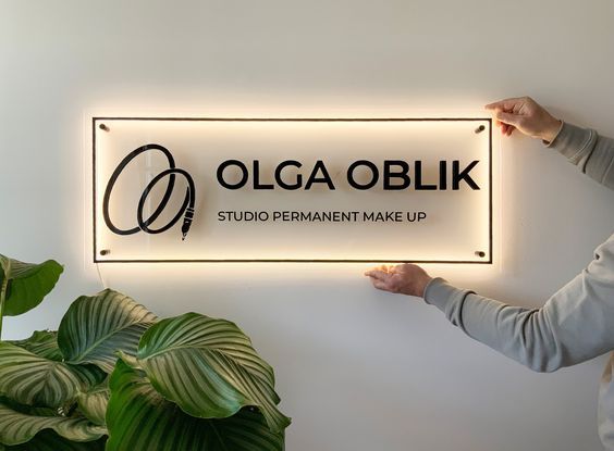 033 | Rectangular 3mm acrylic logo with lighting