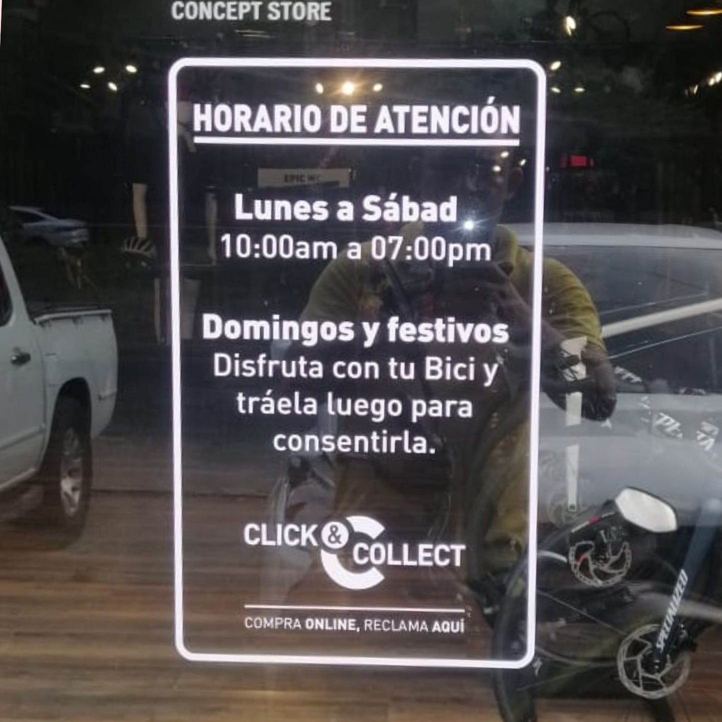 046 | Adhesivo horario de atención