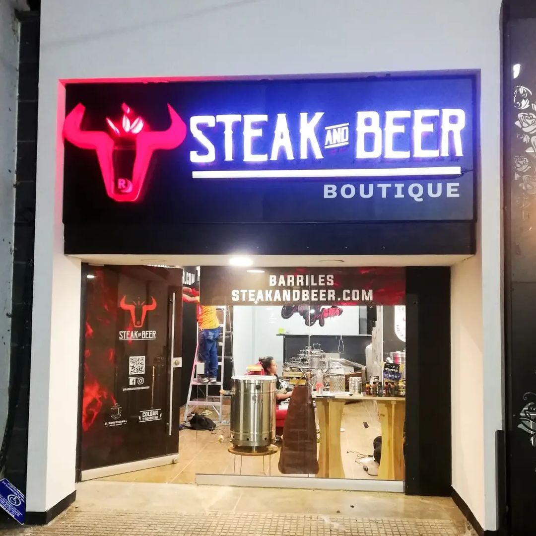 016 | Notice with logo and name in 3D illuminated 3m x 70cm