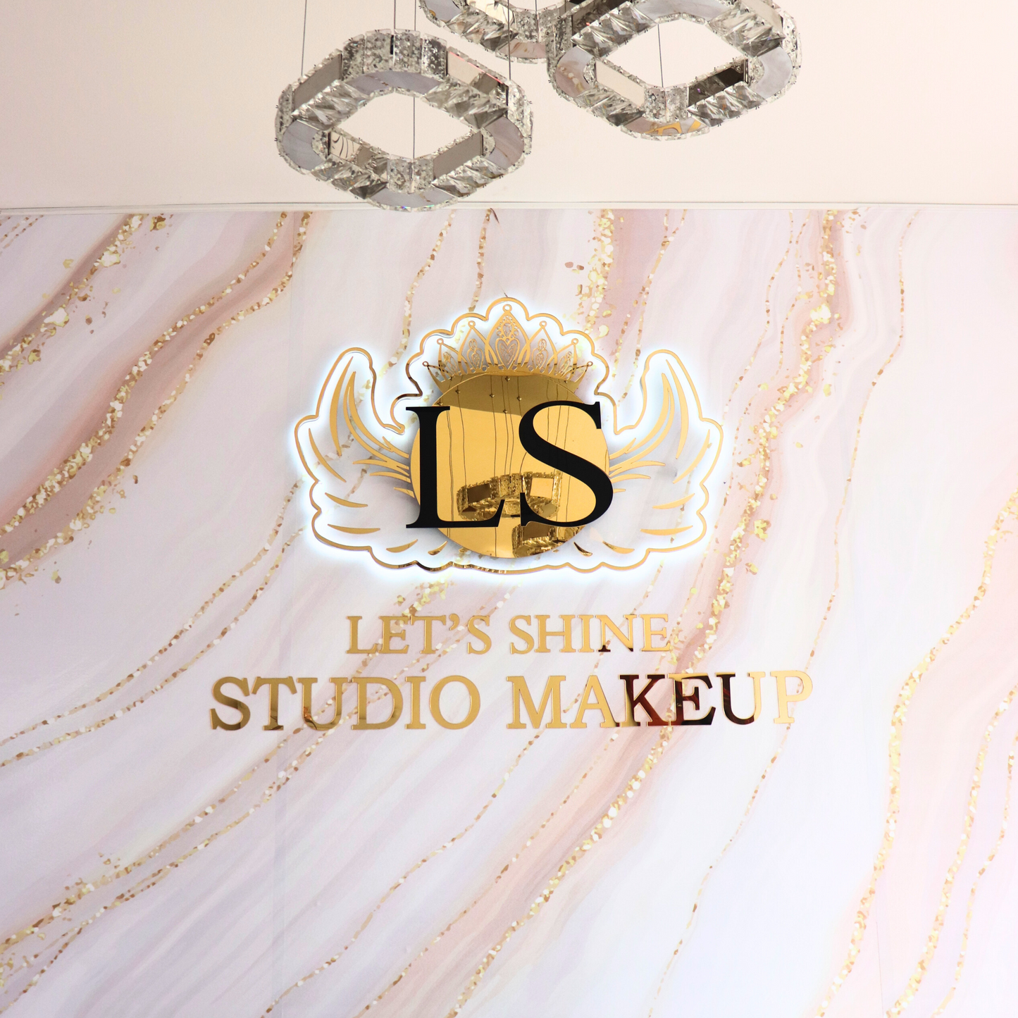 029 | Logo in 3mm acrylic with lighting