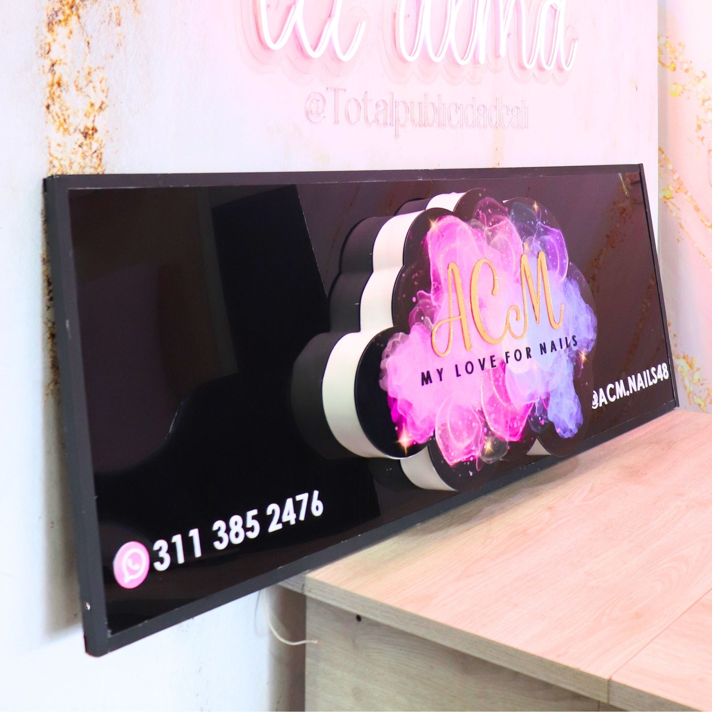 013 | Illuminated 3D cloud logo notice