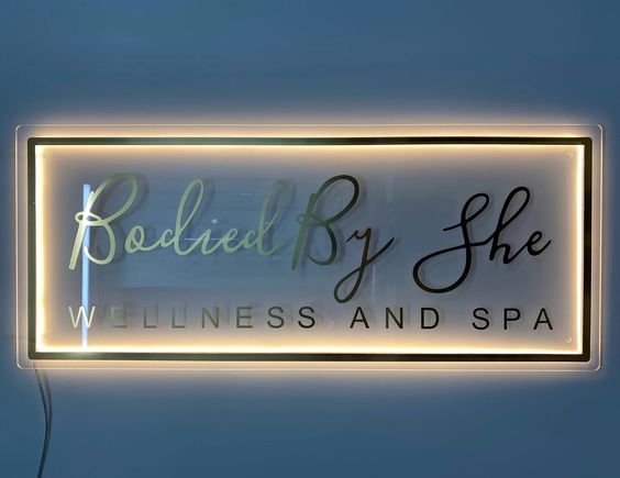 033 | Rectangular 3mm acrylic logo with lighting